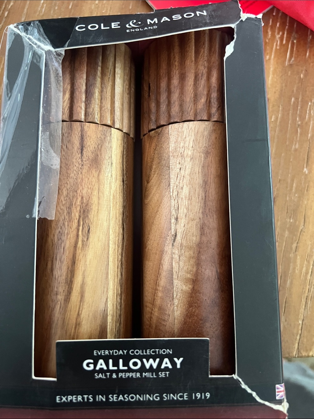 Cole & Mason Galloway Walnut Salt and Pepper Mill Set new open package